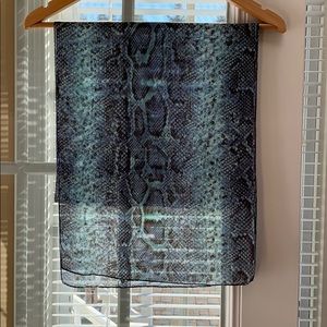 Larioseta Women’s Snakeskin Scarf